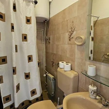 Apartment 21 *