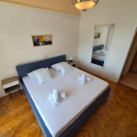 Apartment 21